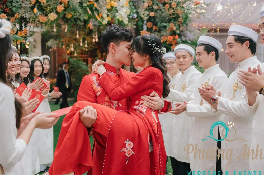 Say đắm mẫu trang trí tiệc cưới dành cho cô dâu Minh Tú