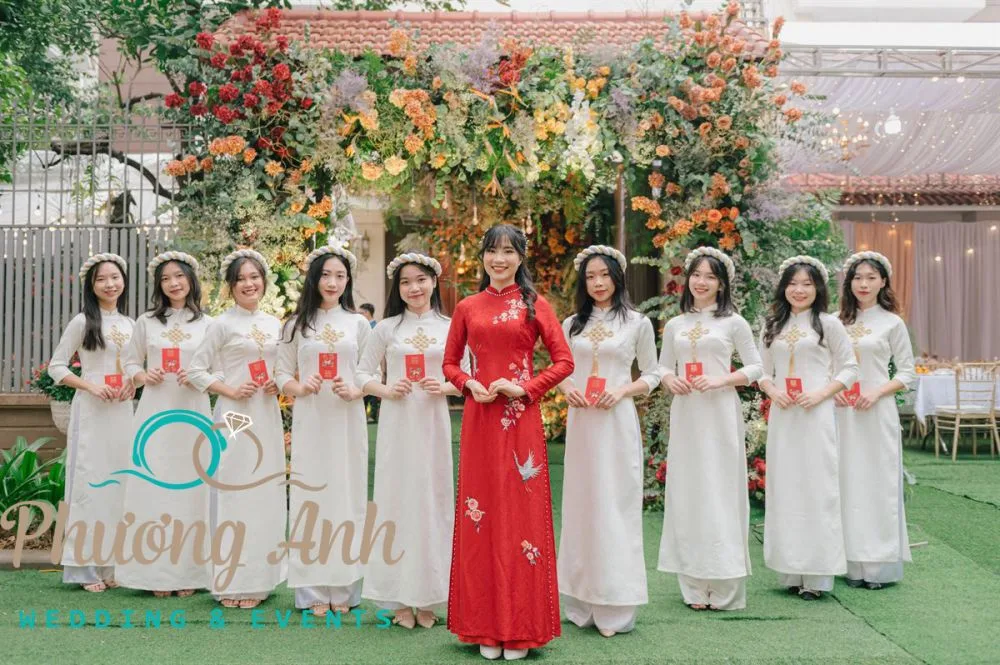 Say đắm mẫu trang trí tiệc cưới dành cho cô dâu Minh Tú