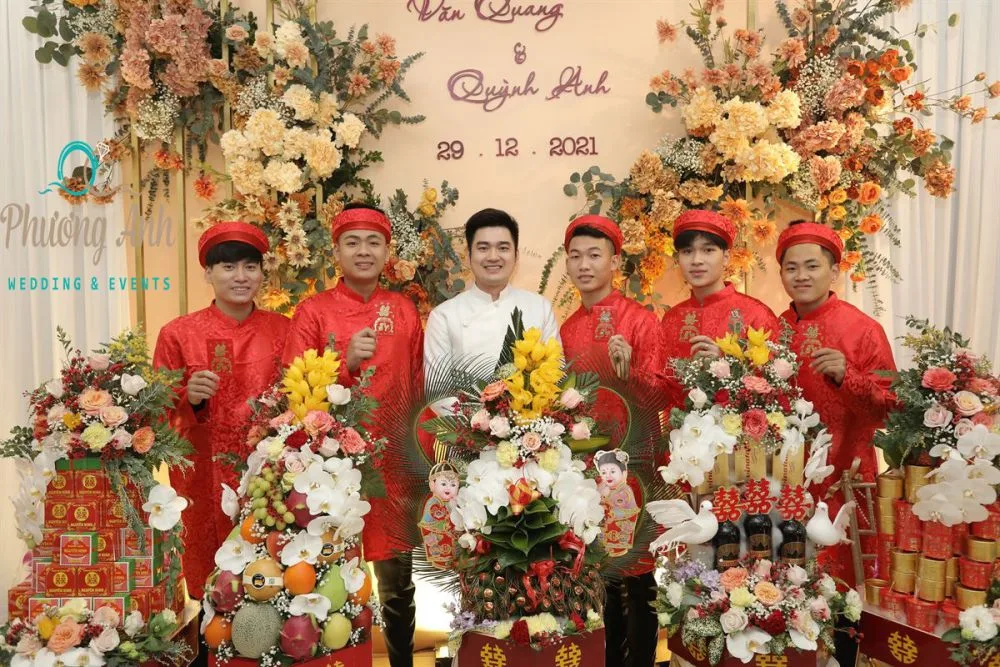 Mẫu trang trí tiệc cưới ấm cúng cho cô dâu Quỳnh Anh, chú rể Văn Quang