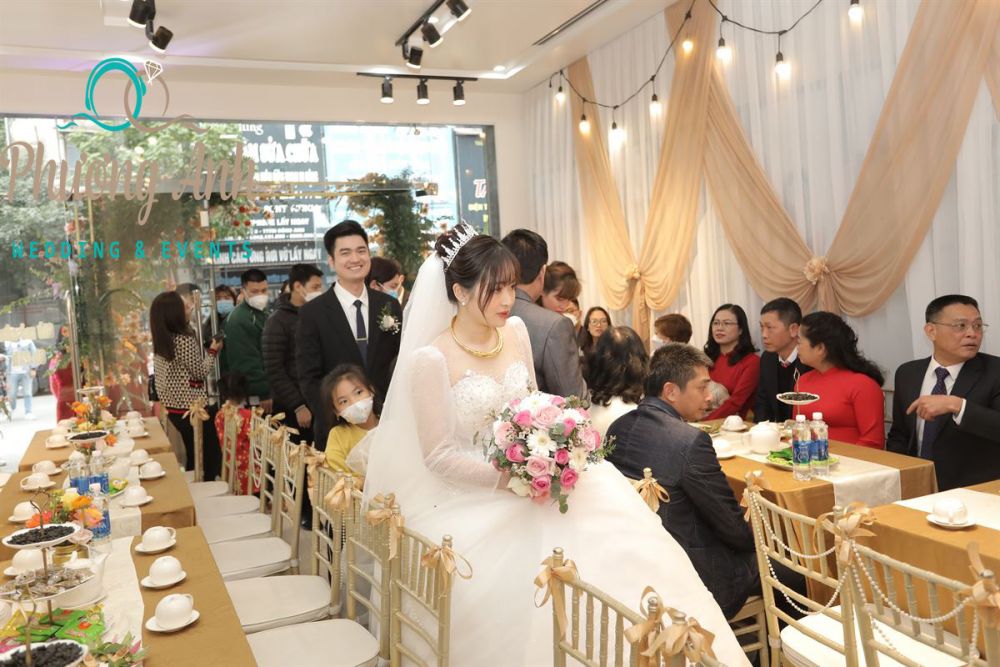 Mẫu trang trí tiệc cưới ấm cúng cho cô dâu Quỳnh Anh, chú rể Văn Quang