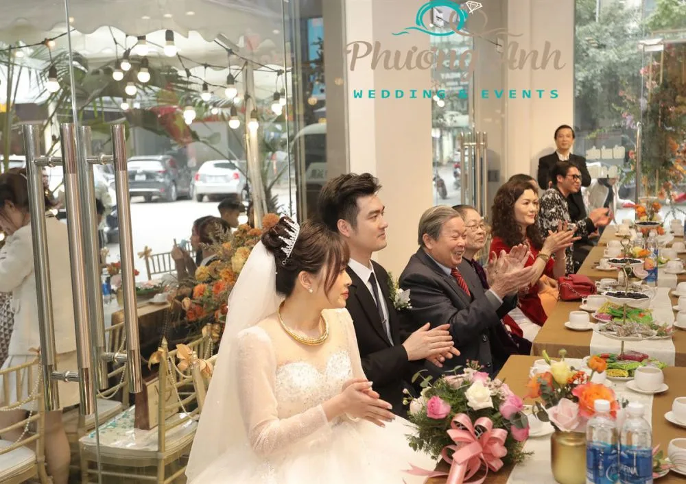Mẫu trang trí tiệc cưới ấm cúng cho cô dâu Quỳnh Anh, chú rể Văn Quang