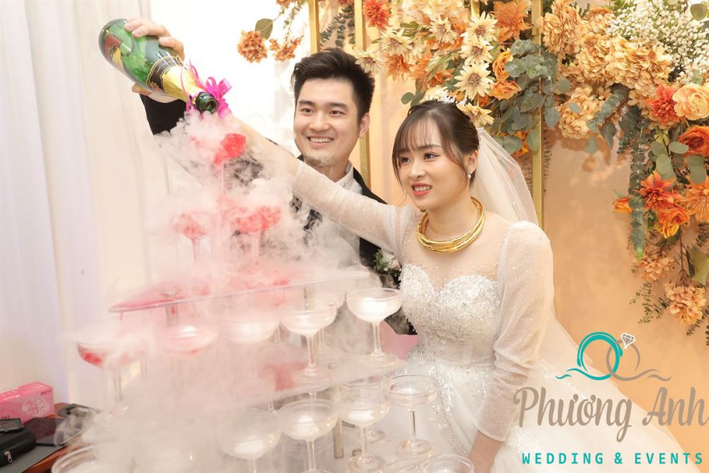 Mẫu trang trí tiệc cưới ấm cúng cho cô dâu Quỳnh Anh, chú rể Văn Quang