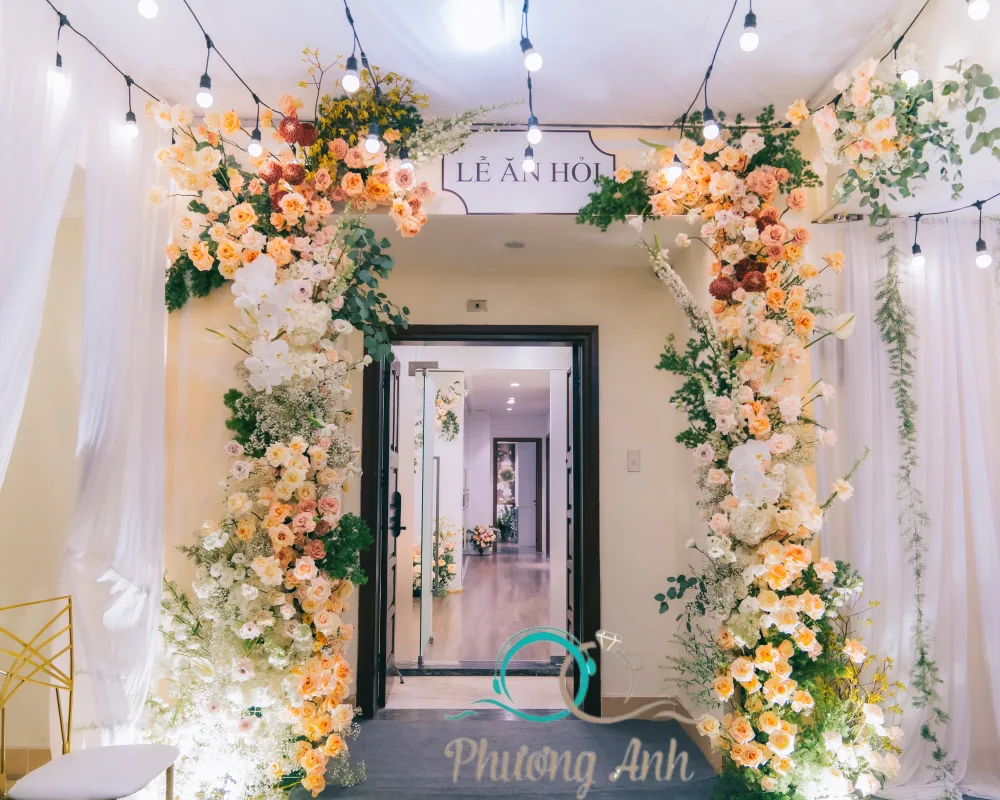 Trang trí cổng cưới