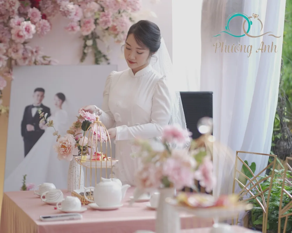 Tiệc ăn hỏi tại tư gia của cô dâu Như Quỳnh Tiệc ăn hỏi tại tư gia của cô dâu Như Quỳnh