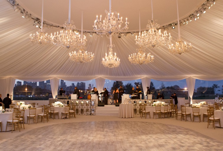 mẫu trang trí đám cưới concept hiện đại