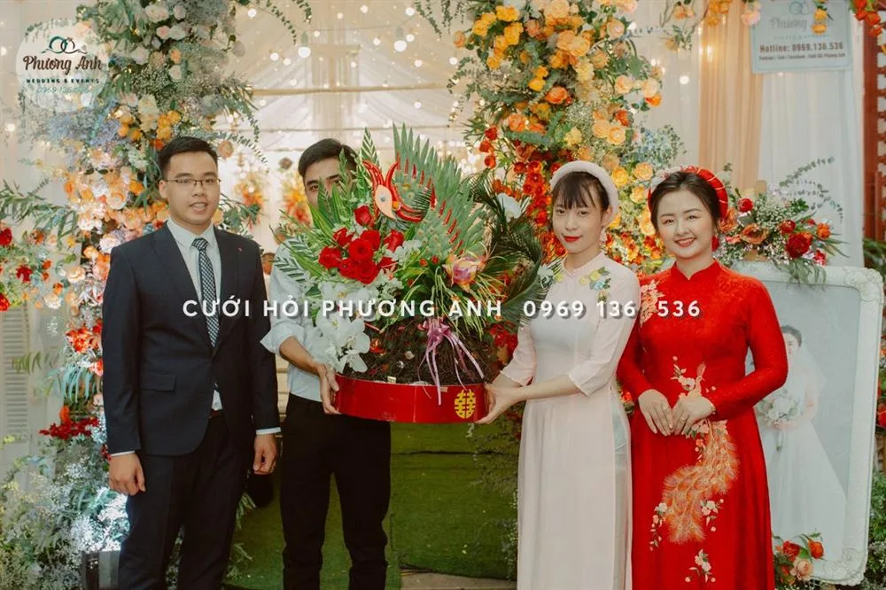 Đội bê tráp trai xinh - gái đẹp