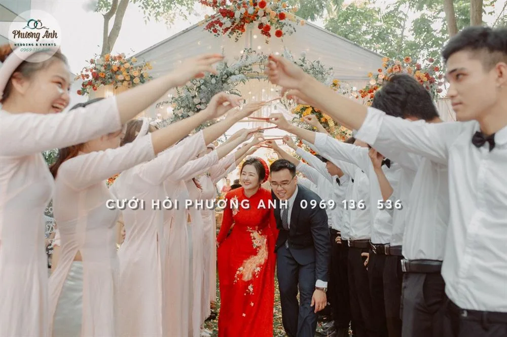 "Đám cưới mình vui anh nhỉ"