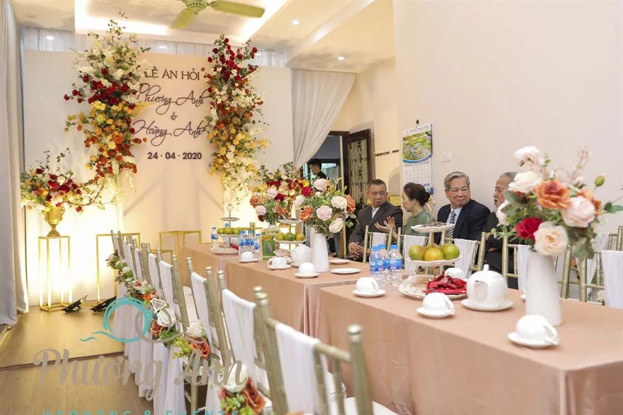 Trang trí sắp xếp bàn ghế