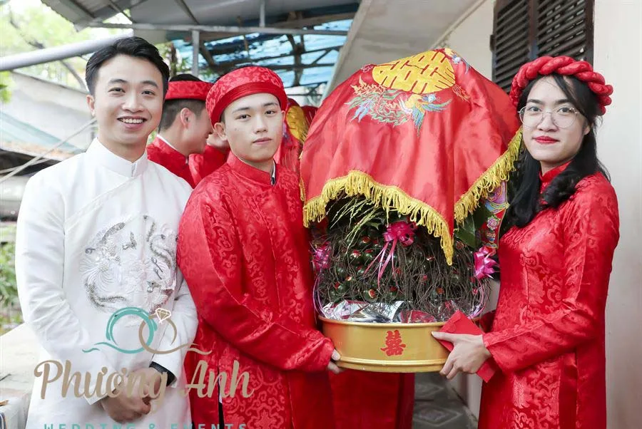 Đội bê tráp trai xinh - gái đẹp chuyên nghiệp