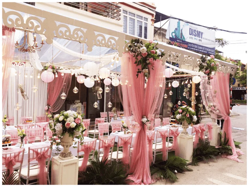 trang trí tiệc cưới màu hồng