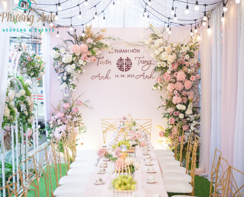 tiệc cưới màu hồng lãng mạn