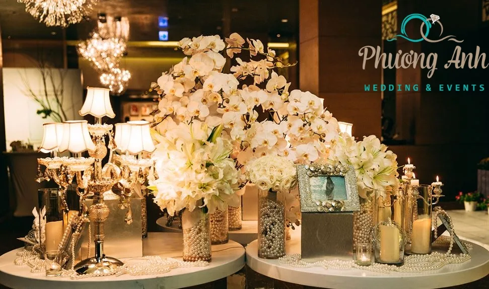 trang trí bàn tiệc cưới bằng hoa lan hồ điệp