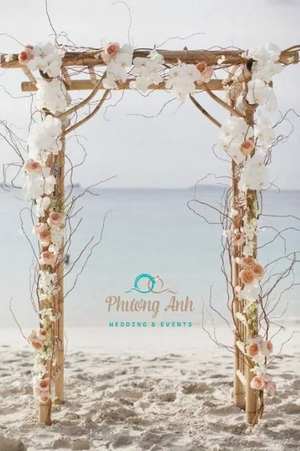 trang trí cổng cưới ấn tượng bằng hoa lan hồ điệp
