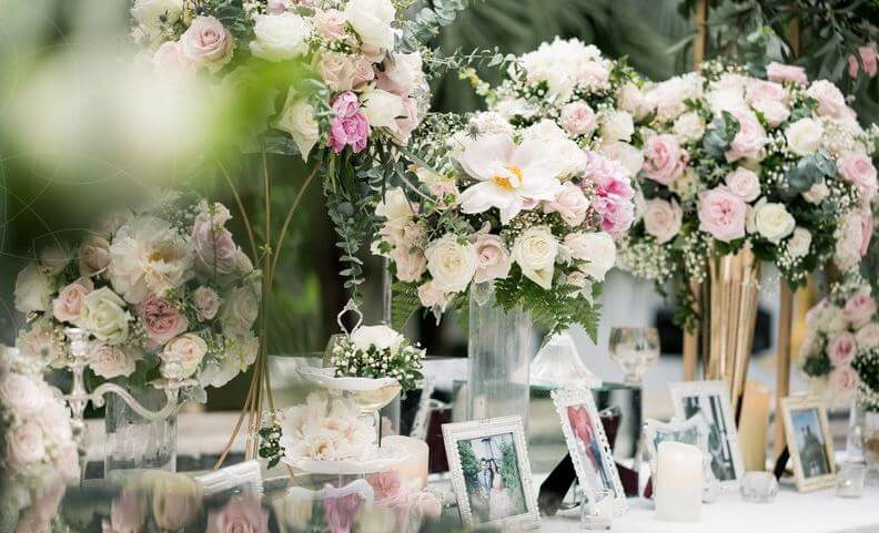 Kết hợp các loại hoa hồng trang trí đám cưới