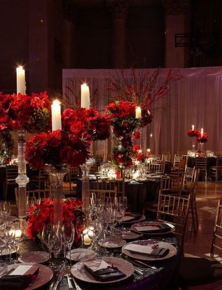 Bàn tiệc với ánh nến lung linh