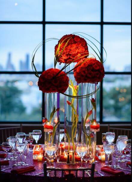 Trang trí đám cưới bằng hoa hồng cùng ánh nến