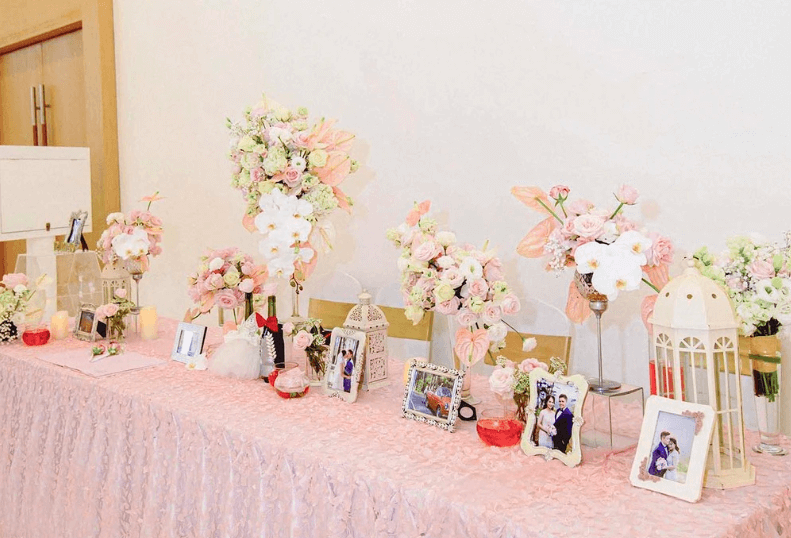 trang trí tiệc cưới màu hồng