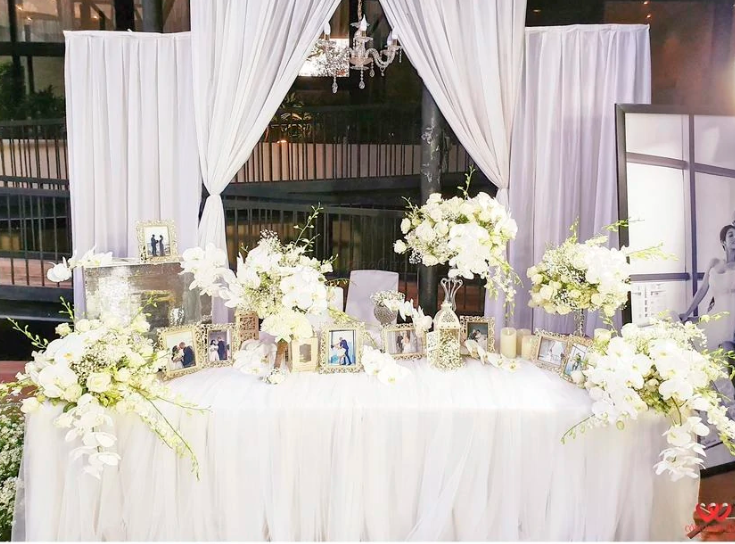 mẫu trang trí đám cưới màu trắng