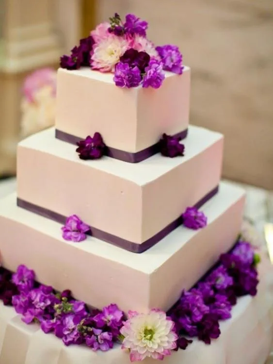 bánh cưới hình vuông