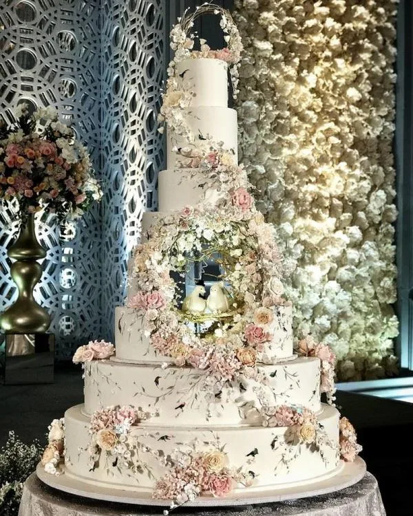 bánh cưới khổng lồ