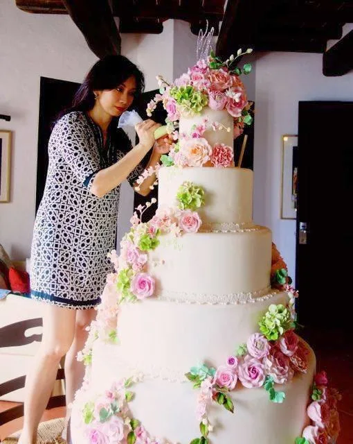 bánh cưới khổng lồ