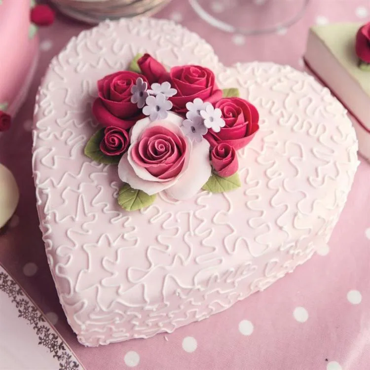bánh cưới trái tim