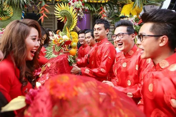 bưng tráp ăn hỏi