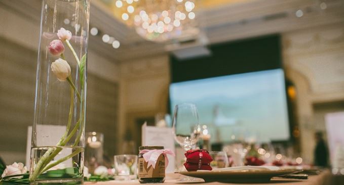 trang trí đám cưới với hoa tulip