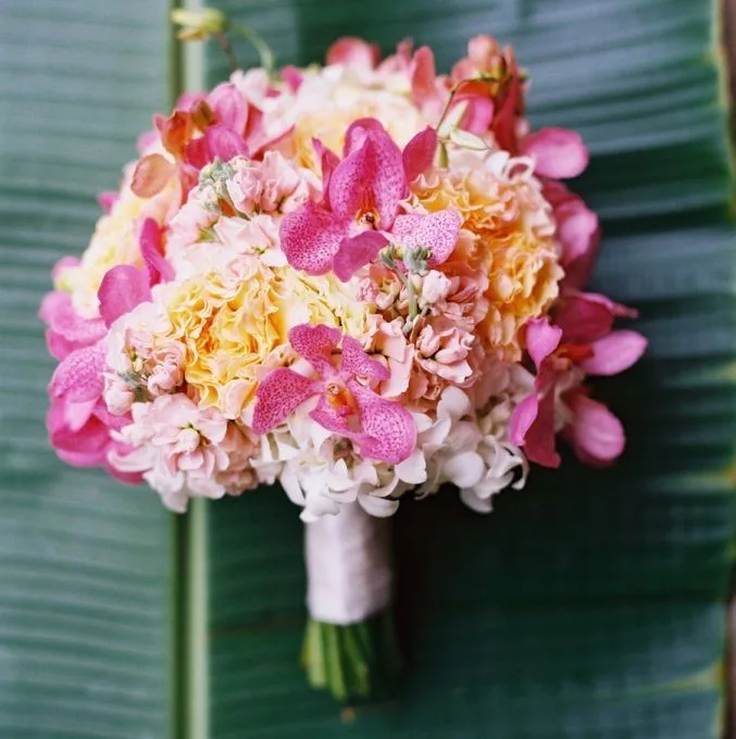 cách bó hoa cưới cầm tay hoa lan