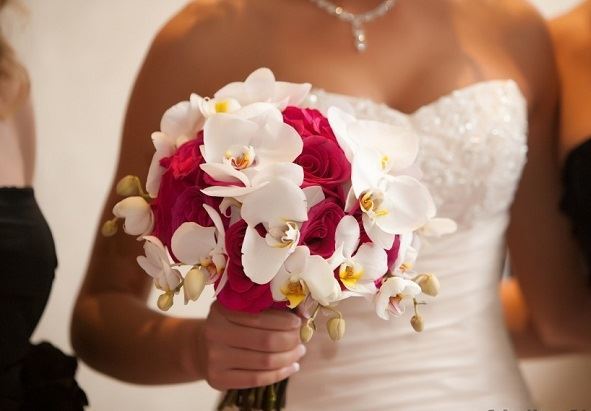 cách bó hoa lan cưới