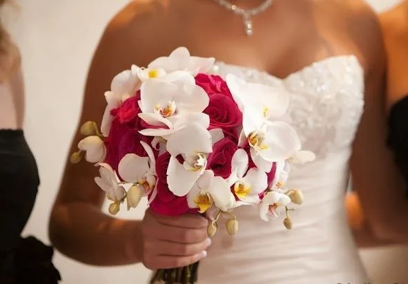 cách bó hoa lan cưới