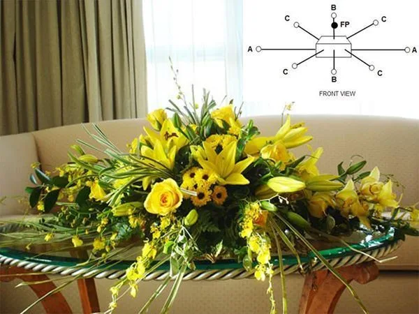 cách cắm hoa hồng để bàn ngày cưới
