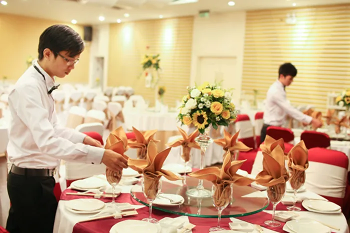 tổ chức tiệc cưới ở khách sạn