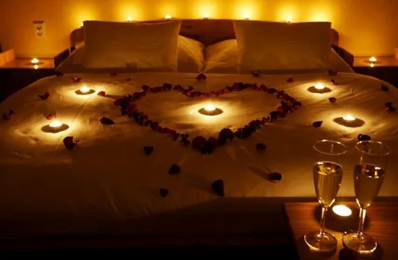 trang trí phòng cưới với nến sáng