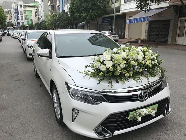 cho thuê xe cưới camry
