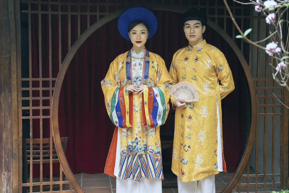Trang phục chụp ảnh cưới áo len, chân váy và quần âu