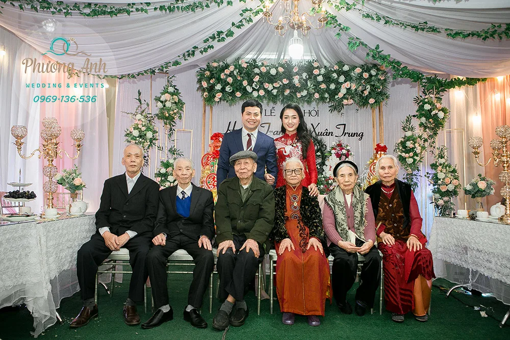 chụp ảnh lưu niệm lễ ăn hỏi