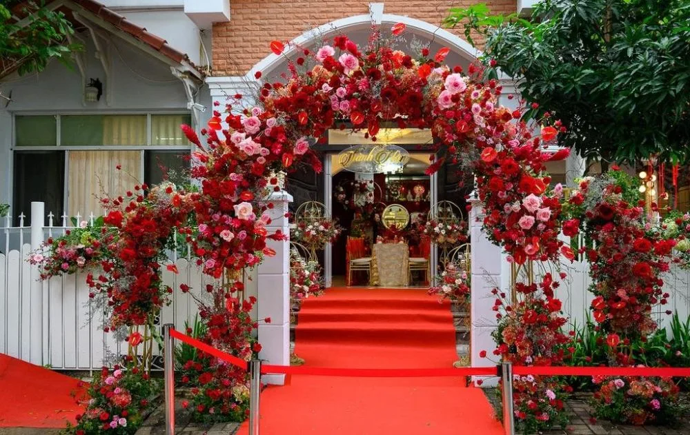 mẫu trang trí đám cưới màu đỏ