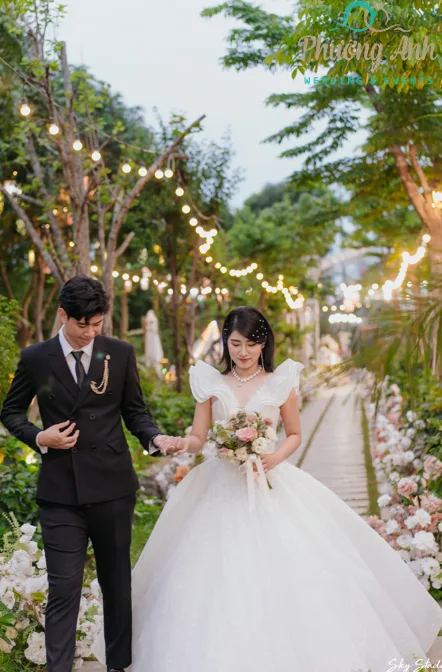 tiệc cưới ngoài trời tại Sunset Riverside