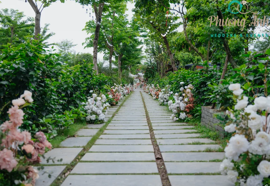 tiệc cưới ngoài trời tại Sunset Riverside