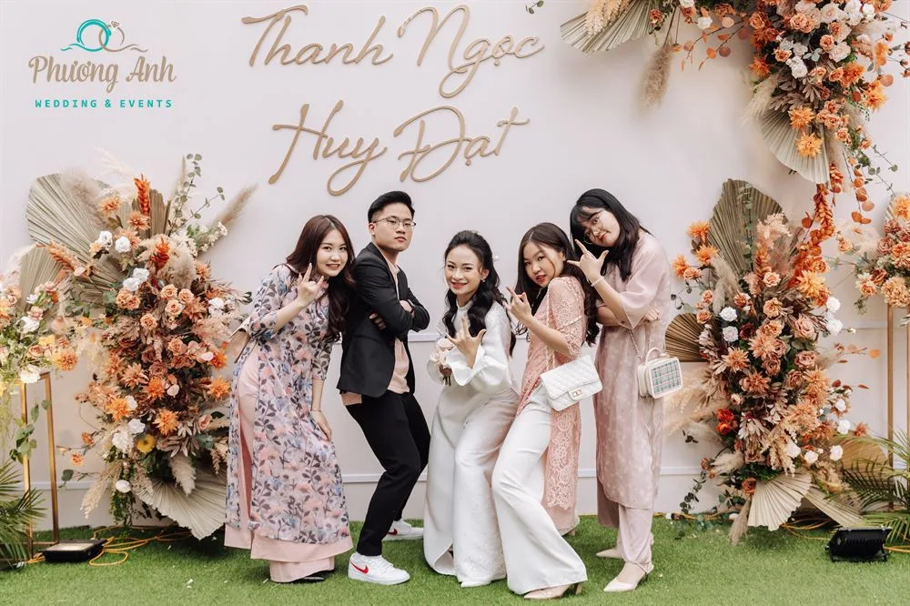 BackDrop chụp ảnh tiệc cưới cực xinh nữa nè