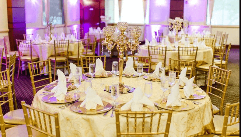 trang trí đám cưới màu vàng đồng