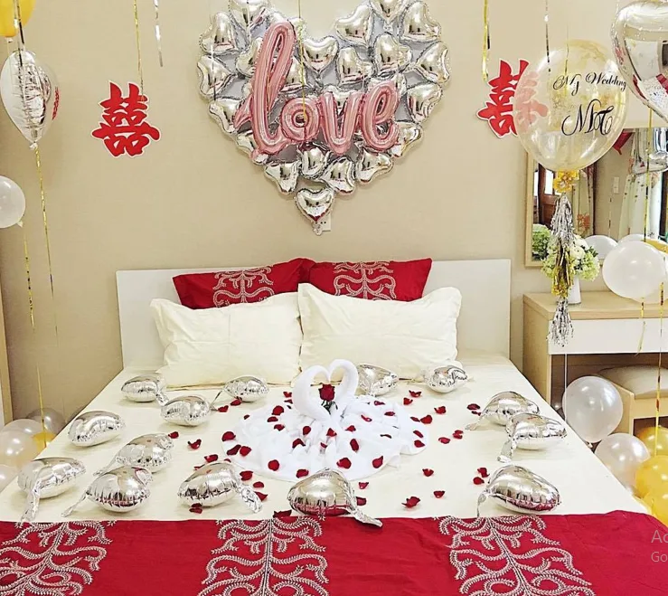 Trang trí phòng cưới nên kết hợp nhiều gam màu