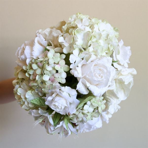 hoa cưới bằng giấy nhún màu trắng