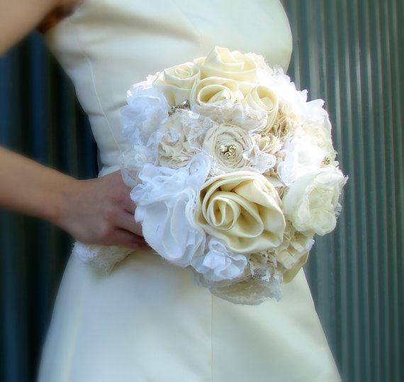 hoa cưới cầm tay bằng lụa