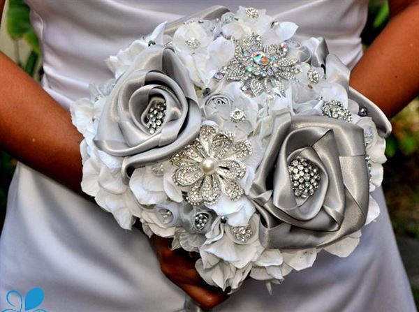 hoa cưới cầm tay bằng lụa