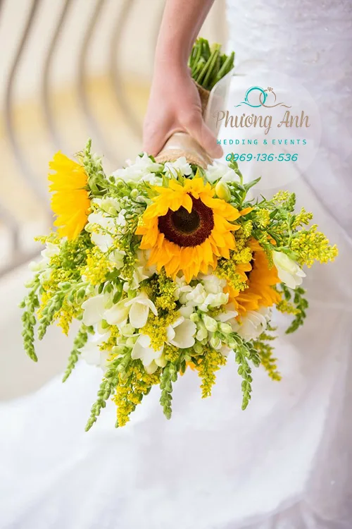 hoa cưới cầm tay hướng dương