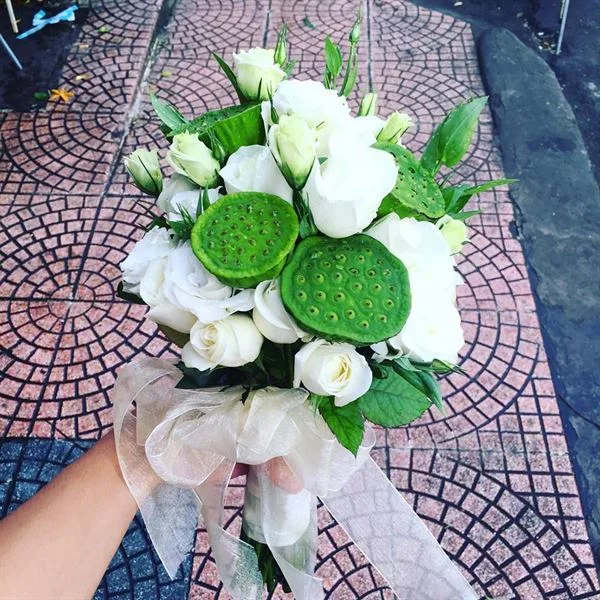 hoa sen cưới trắng đẹp