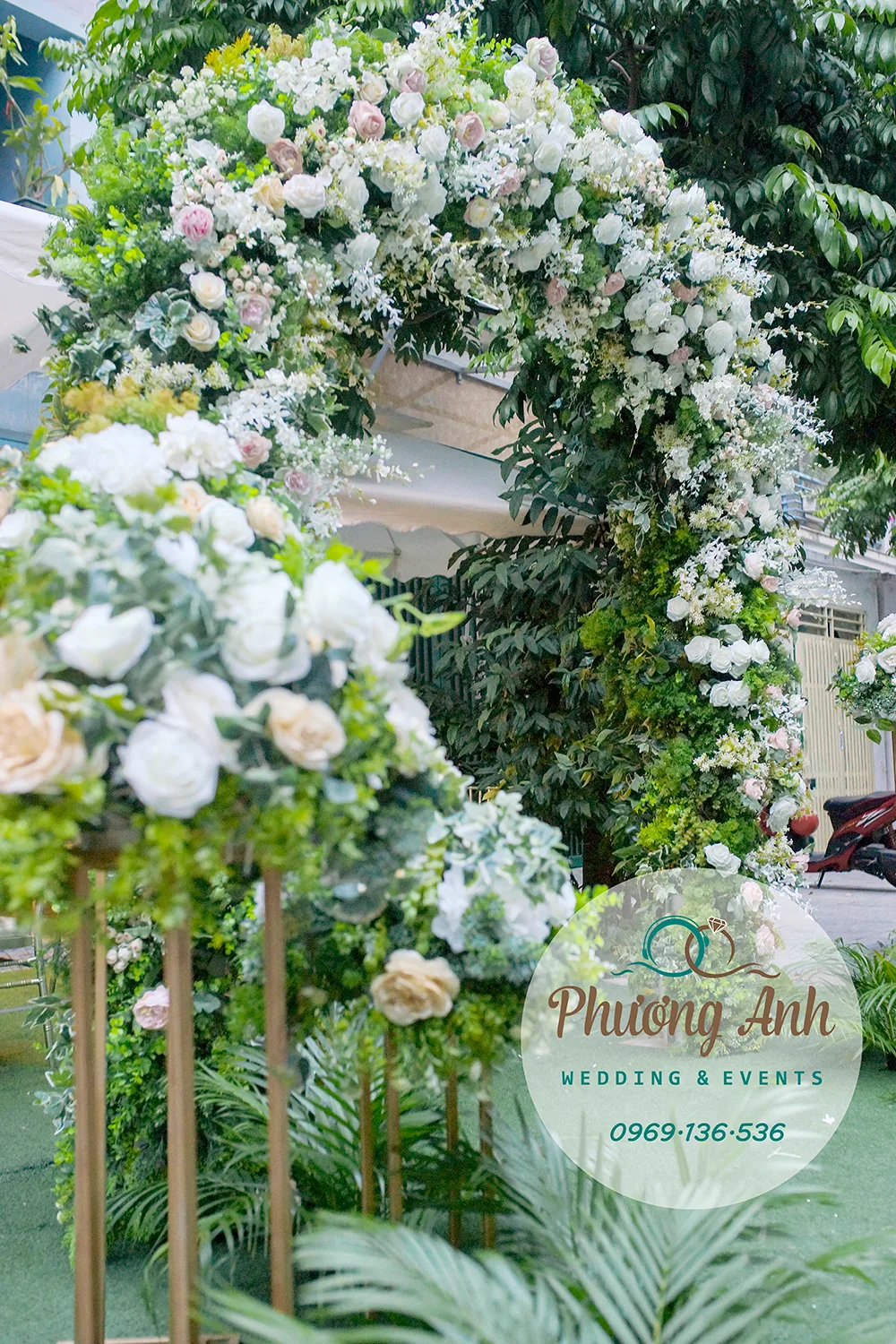 hoa trang trí cổng cưới