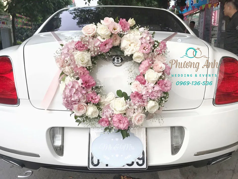 Mẫu trang trí xe hoa đẹp đang được nhiều cặp đôi ưa chuộng tại Phương Anh Wedding hoa xe cưới